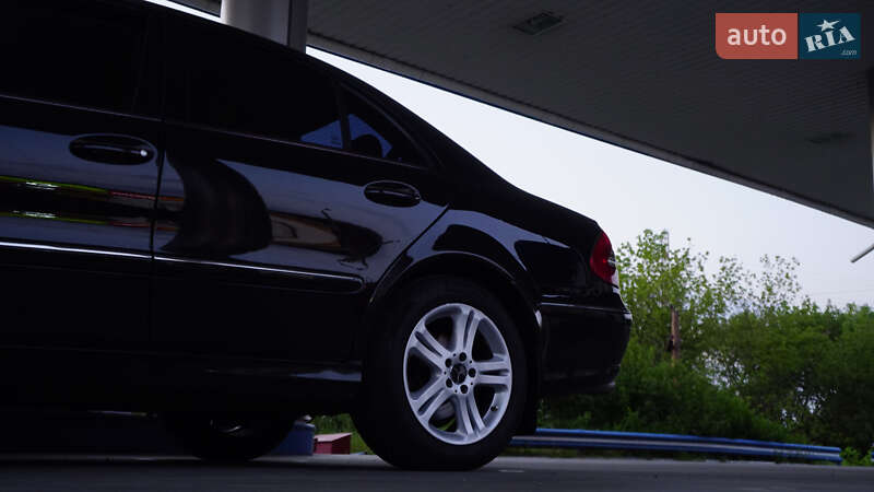 Седан Mercedes-Benz E-Class 2008 в Дніпрі