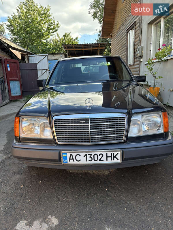 Mercedes-Benz E-Class 1993