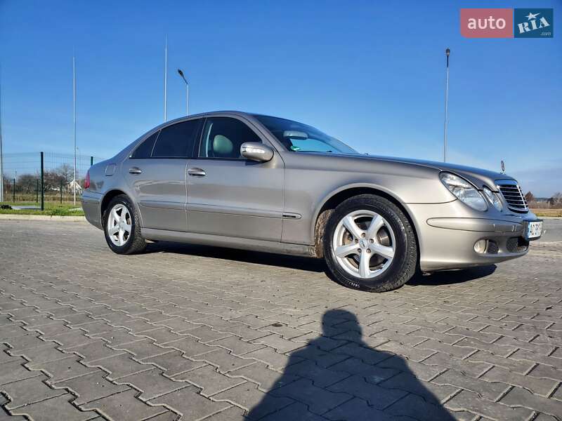 Седан Mercedes-Benz E-Class 2004 в Луцке