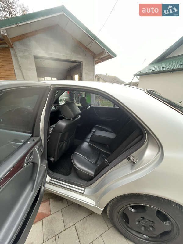 Седан Mercedes-Benz E-Class 2000 в Долині