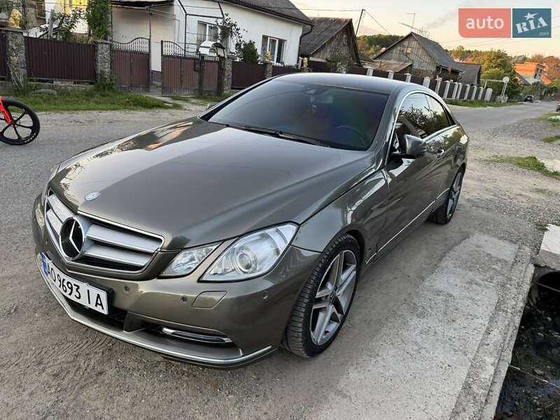 Купе Mercedes-Benz E-Class 2011 в Тячеві