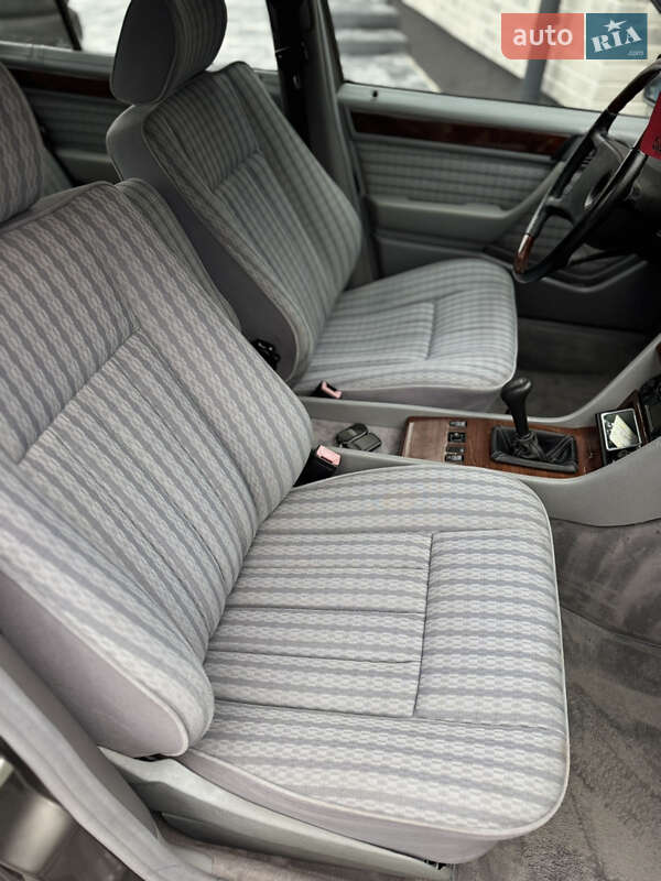Седан Mercedes-Benz E-Class 1991 в Тернополі