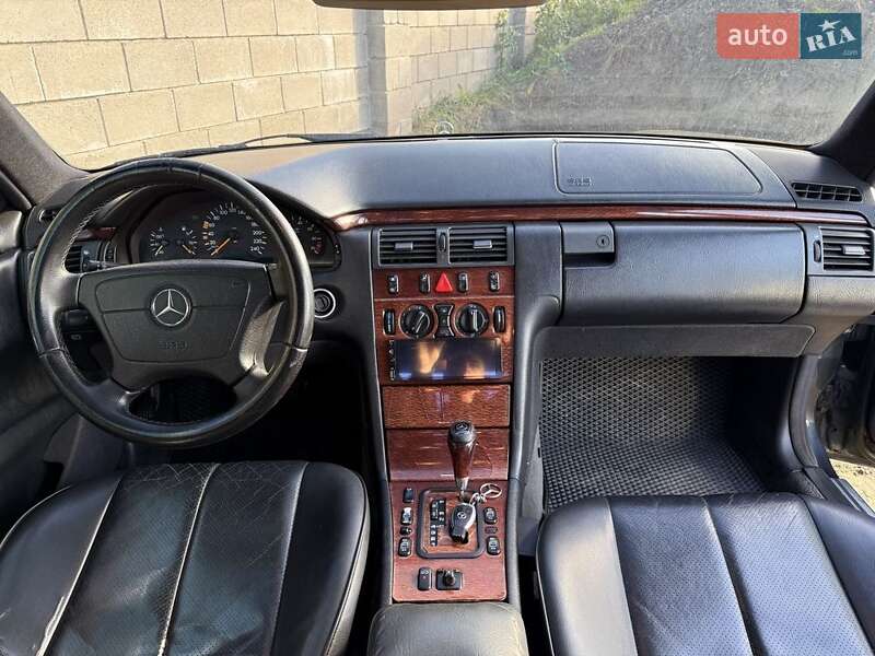 Седан Mercedes-Benz E-Class 1998 в Дубні фото 3 Седан Mercedes-Benz E-Class 1998 в Дубні