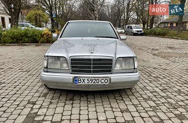 Седан Mercedes-Benz E-Class 1995 в Хотині