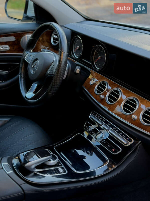 Седан Mercedes-Benz E-Class 2018 в Львове