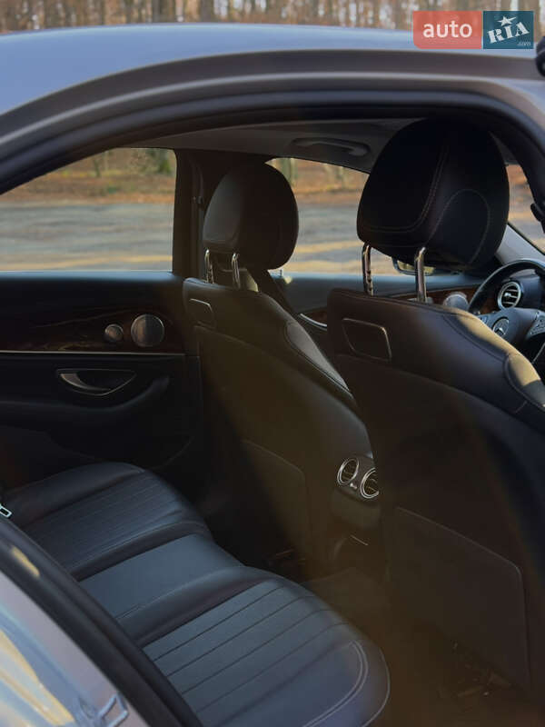 Седан Mercedes-Benz E-Class 2018 в Львове