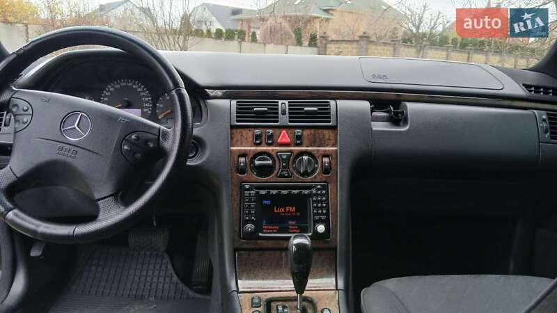 Седан Mercedes-Benz E-Class 2001 в Луцке