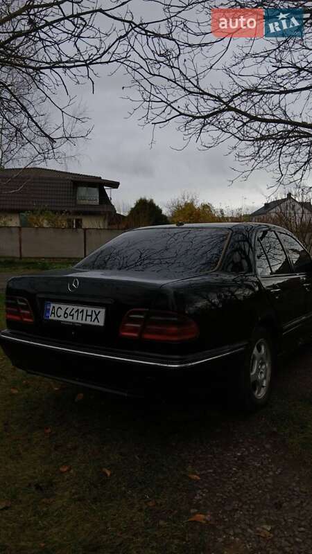 Седан Mercedes-Benz E-Class 2001 в Луцке