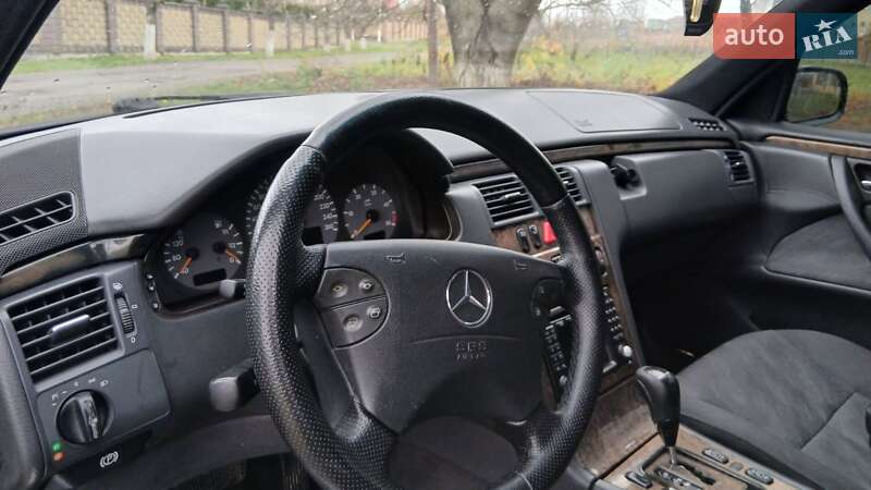 Седан Mercedes-Benz E-Class 2001 в Луцке