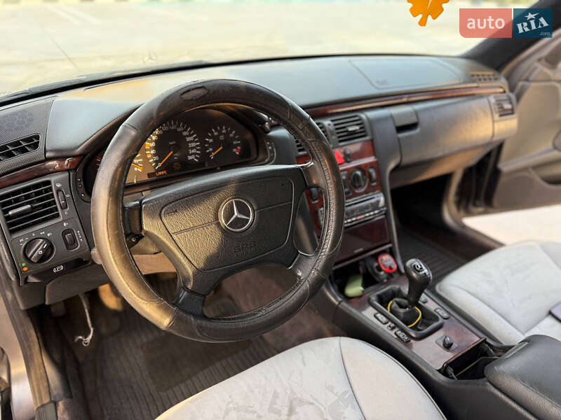 Седан Mercedes-Benz E-Class 1995 в Киеве фото 19 Седан Mercedes-Benz E-Class 1995 в Киеве