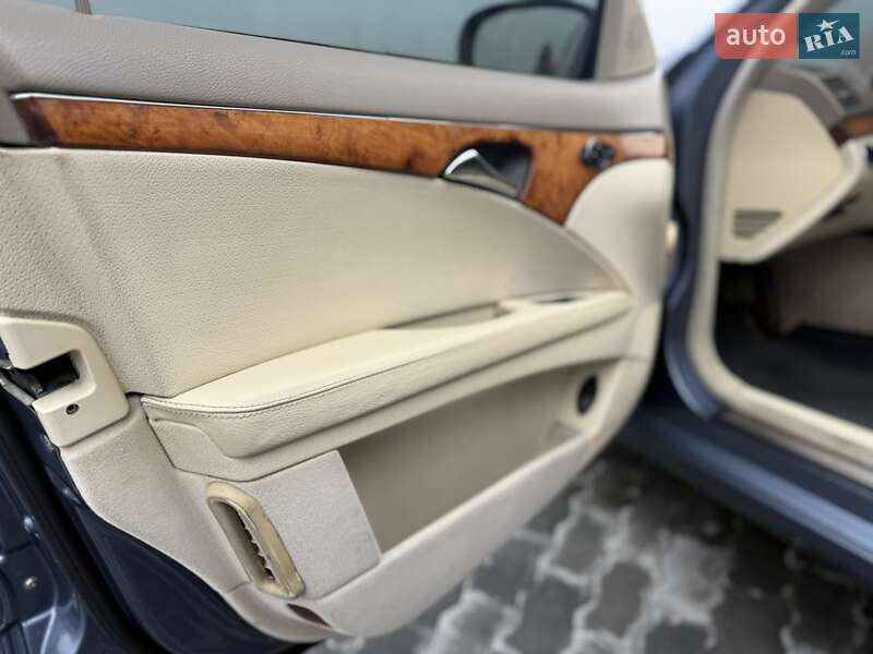 Седан Mercedes-Benz E-Class 2004 в Черновцах
