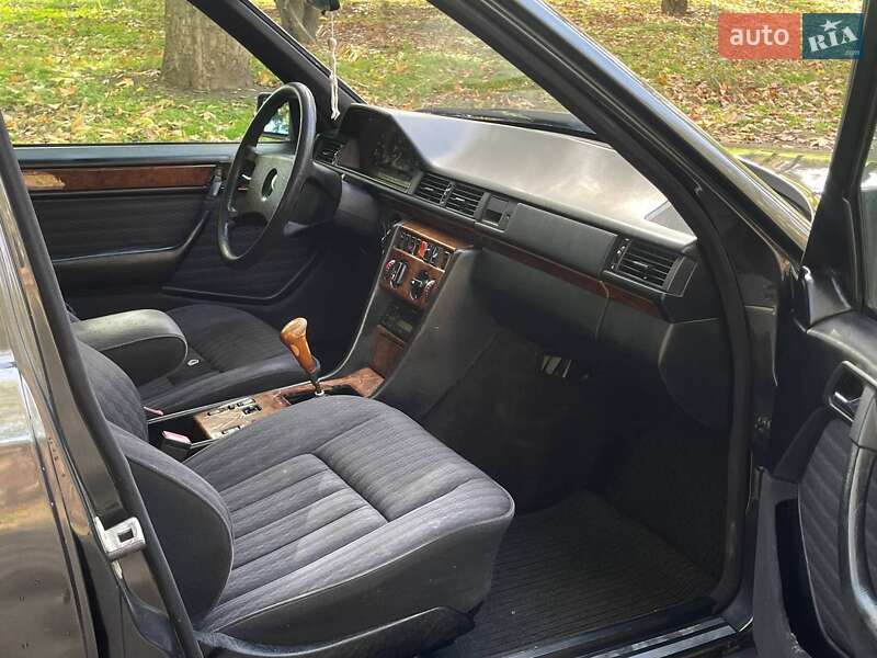 Седан Mercedes-Benz E-Class 1992 в Миколаєві фото 14 Седан Mercedes-Benz E-Class 1992 в Миколаєві