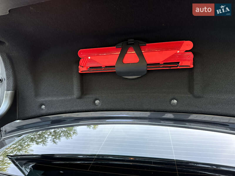 Седан Mercedes-Benz E-Class 2012 в Дрогобыче