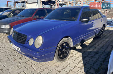 Седан Mercedes-Benz E-Class 2000 в Городенці