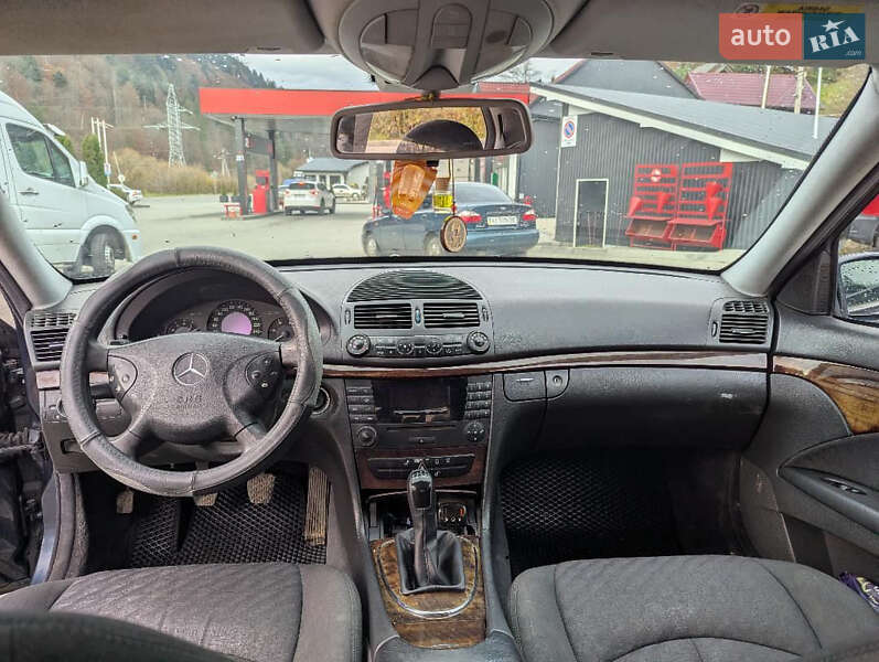 Седан Mercedes-Benz E-Class 2003 в Межгорье