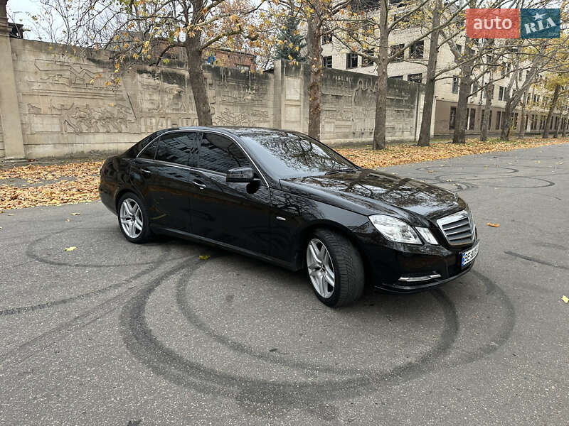 Седан Mercedes-Benz E-Class 2011 в Николаеве