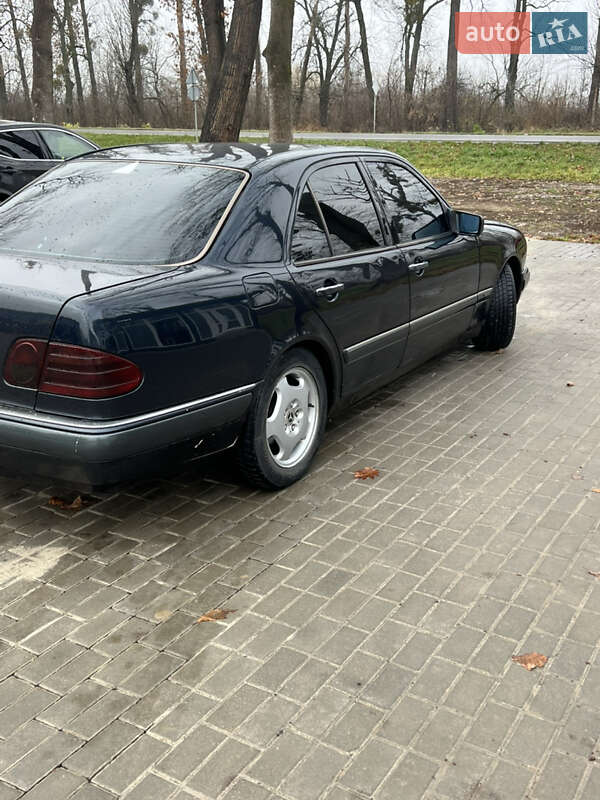 Седан Mercedes-Benz E-Class 1998 в Львове