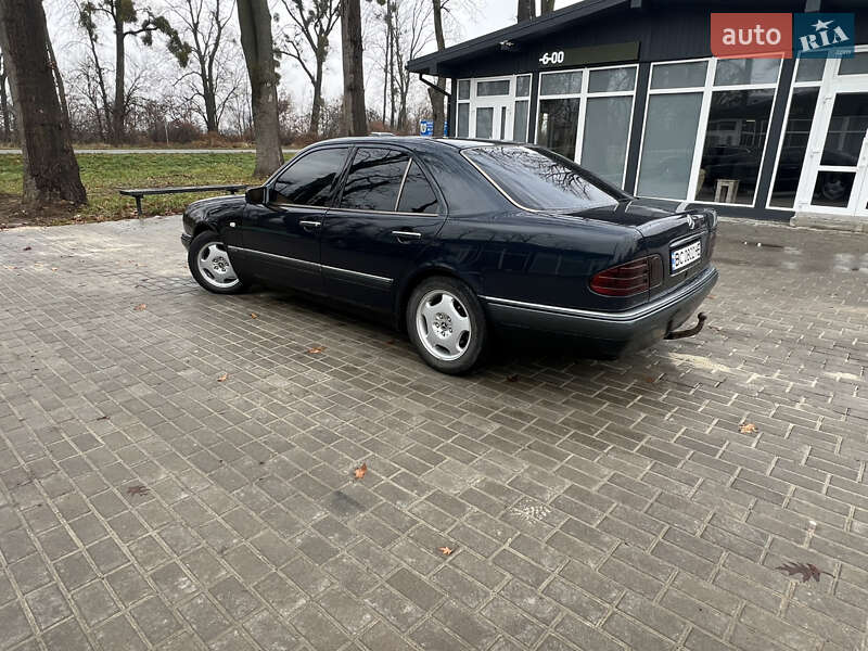 Седан Mercedes-Benz E-Class 1998 в Львове