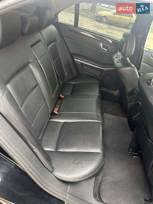 Седан Mercedes-Benz E-Class 2011 в Николаеве