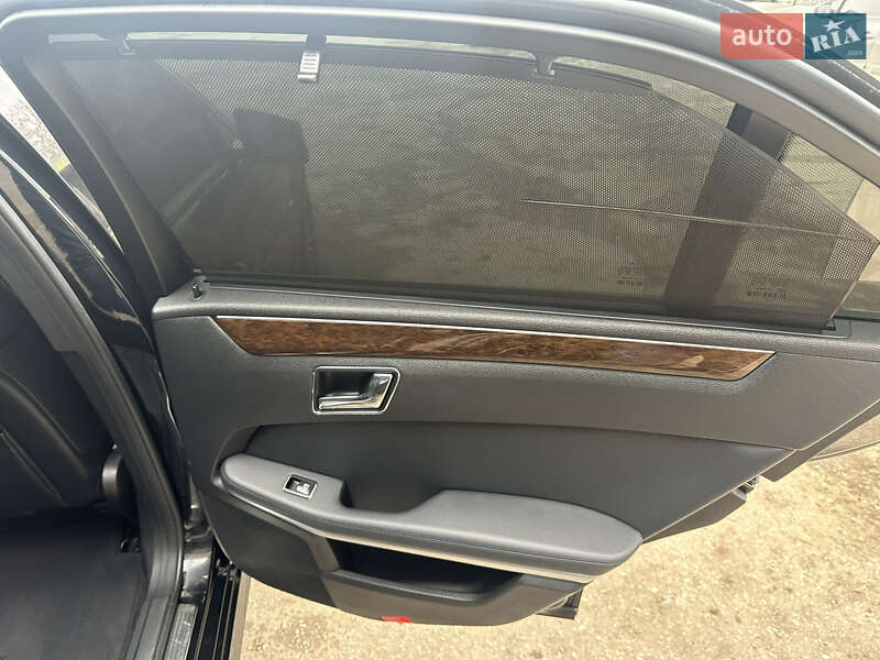Седан Mercedes-Benz E-Class 2011 в Николаеве