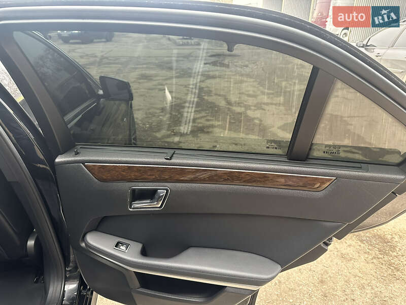 Седан Mercedes-Benz E-Class 2011 в Николаеве