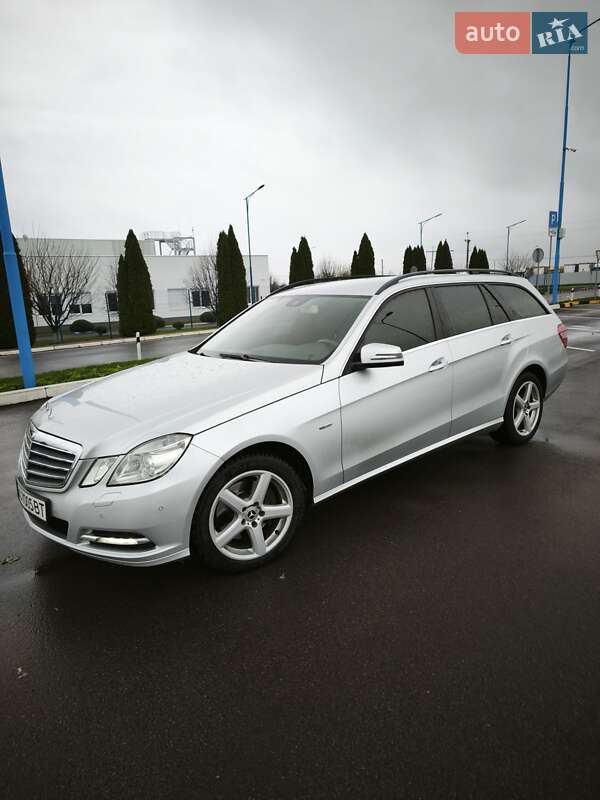 Универсал Mercedes-Benz E-Class 2012 в Ивано-Франковске