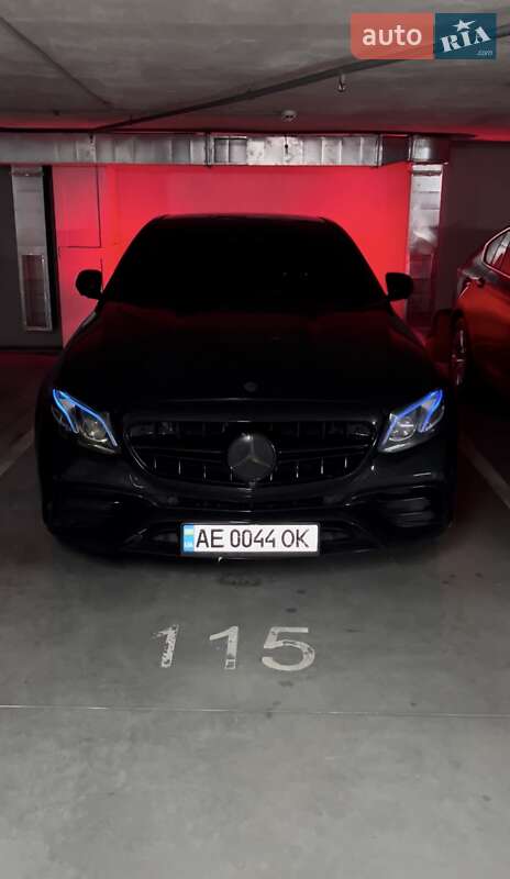 Седан Mercedes-Benz E-Class 2017 в Киеве