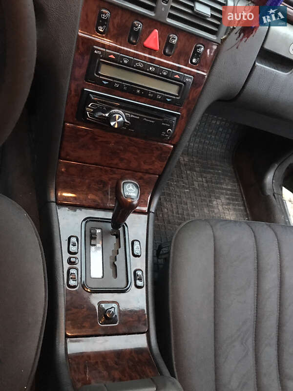 Седан Mercedes-Benz E-Class 1996 в Ременове