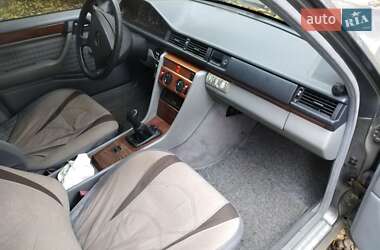 Седан Mercedes-Benz E-Class 1991 в Киеве