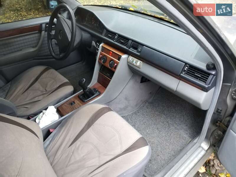 Седан Mercedes-Benz E-Class 1991 в Києві фото 5 Седан Mercedes-Benz E-Class 1991 в Києві