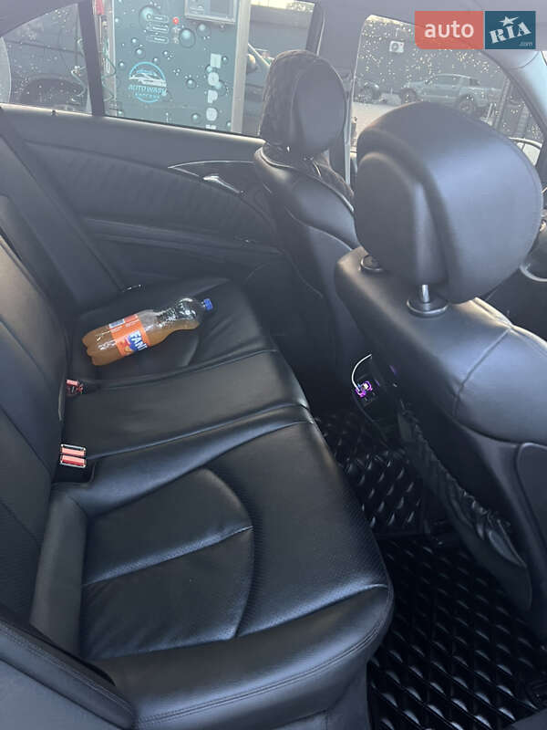 Седан Mercedes-Benz E-Class 2003 в Рокитному