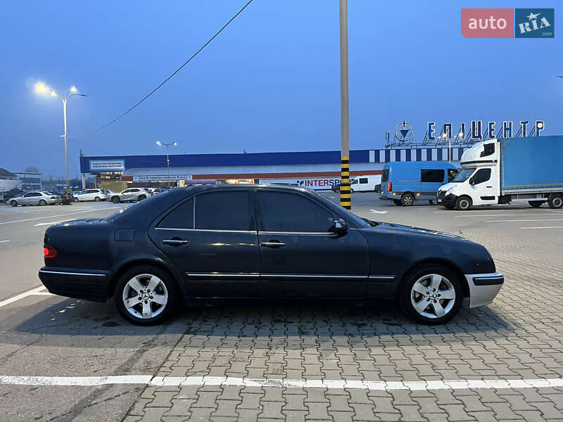 Седан Mercedes-Benz E-Class 2002 в Черновцах