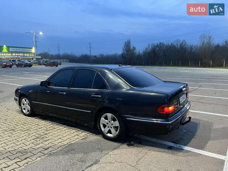 Седан Mercedes-Benz E-Class 2002 в Черновцах