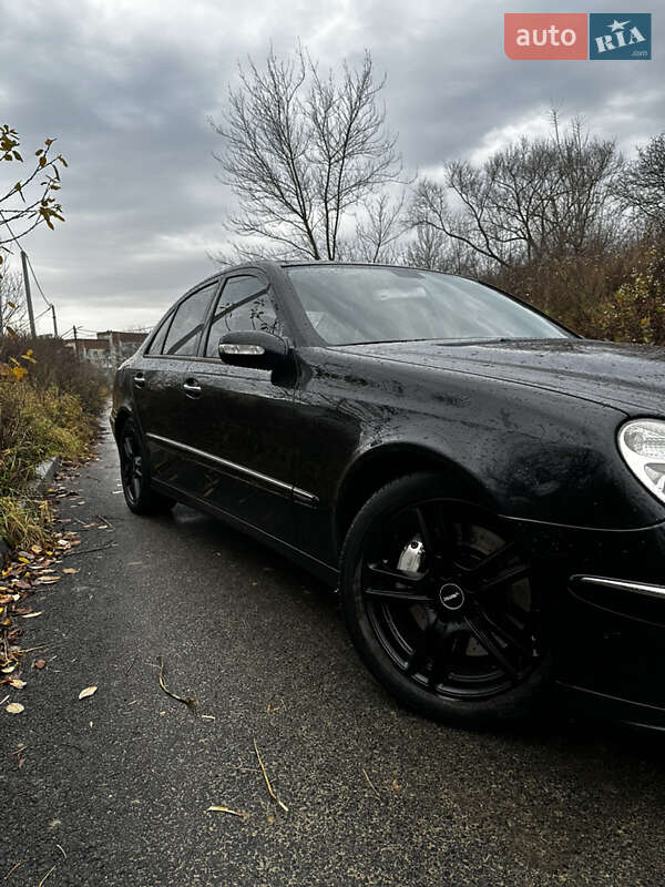 Седан Mercedes-Benz E-Class 2005 в Львове