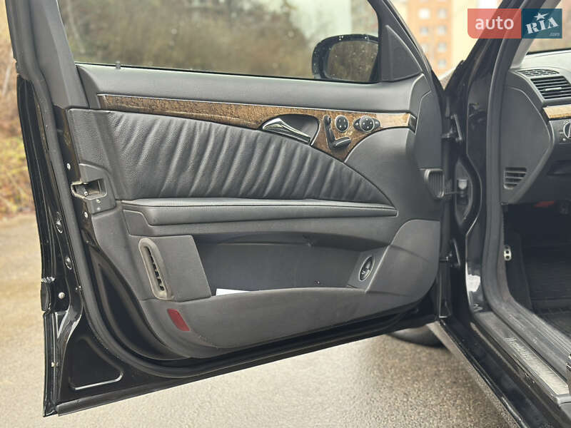 Седан Mercedes-Benz E-Class 2005 в Львове