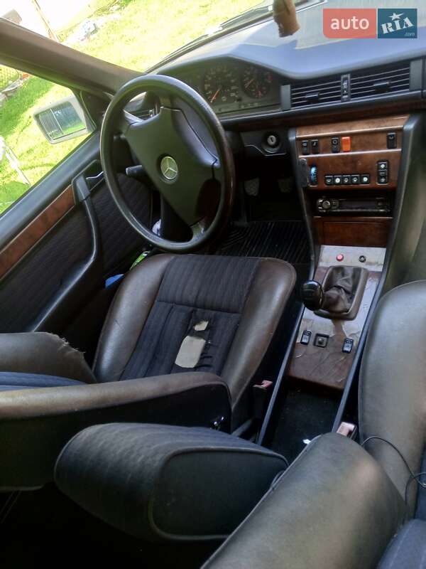 Седан Mercedes-Benz E-Class 1992 в Косове фото 6 Седан Mercedes-Benz E-Class 1992 в Косове