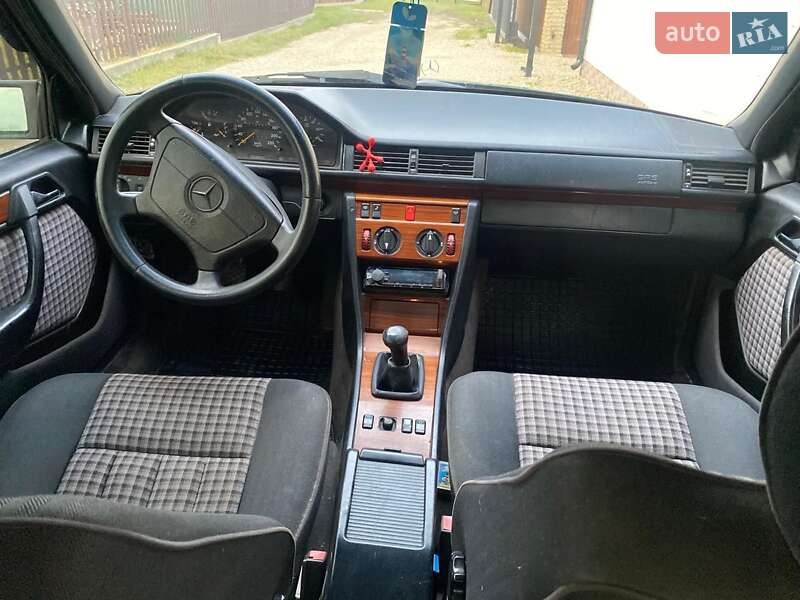 Седан Mercedes-Benz E-Class 1995 в Чернівцях фото 5 Седан Mercedes-Benz E-Class 1995 в Чернівцях