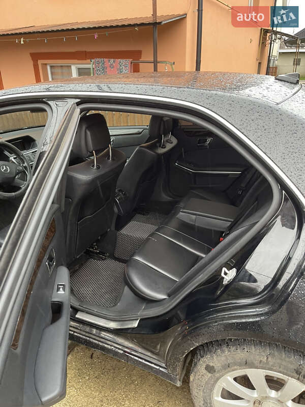Седан Mercedes-Benz E-Class 2011 в Тячеве