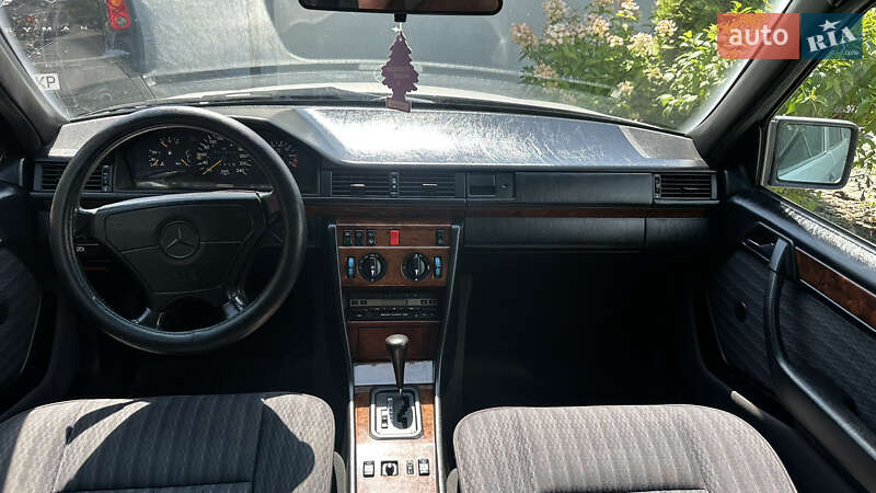 Универсал Mercedes-Benz E-Class 1992 в Киеве фото 10 Универсал Mercedes-Benz E-Class 1992 в Киеве