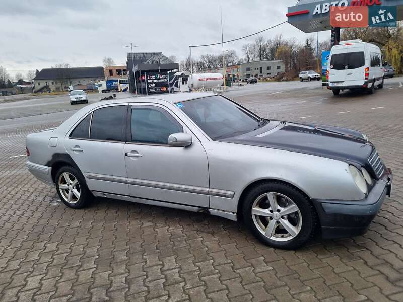 Седан Mercedes-Benz E-Class 2001 в Коломиї