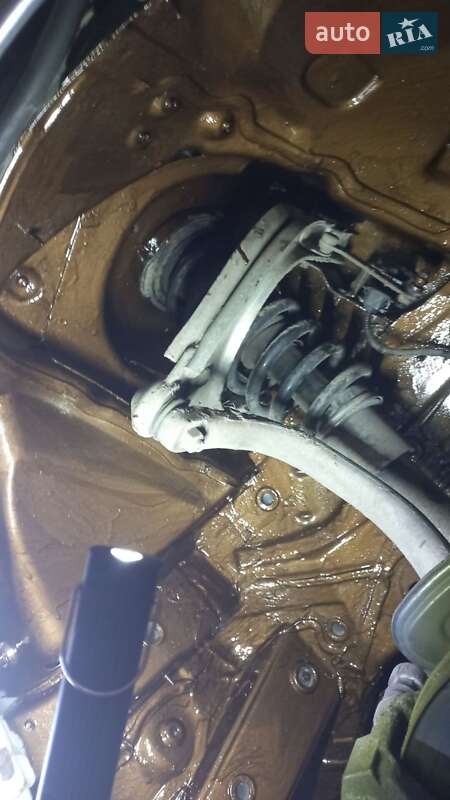 Седан Mercedes-Benz E-Class 2002 в Києві фото 36 Седан Mercedes-Benz E-Class 2002 в Києві