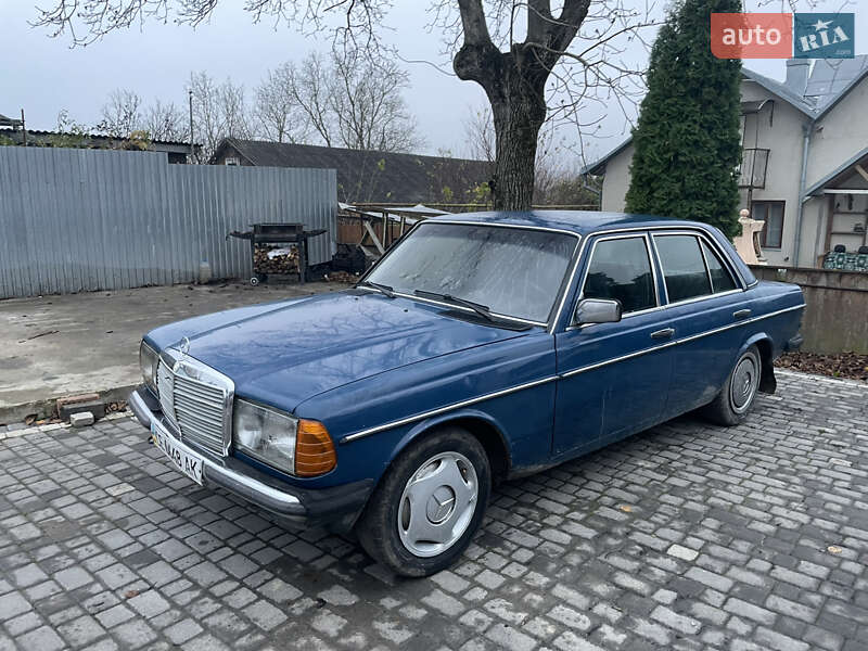 Седан Mercedes-Benz E-Class 1983 в Черновцах