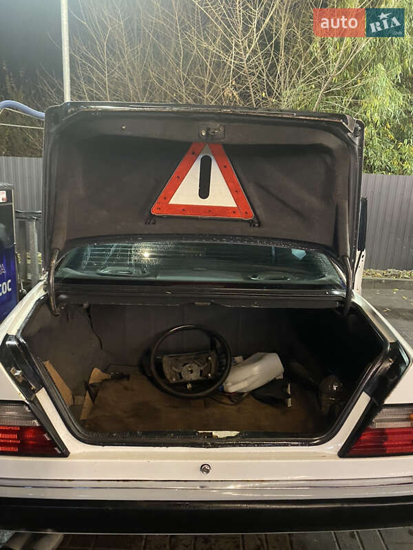 Седан Mercedes-Benz E-Class 1990 в Дніпрі