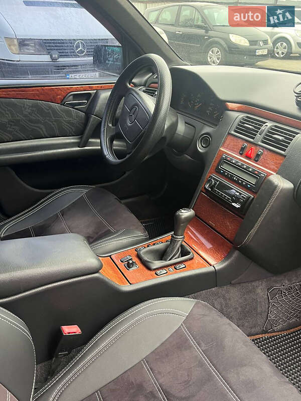 Седан Mercedes-Benz E-Class 1998 в Кривом Роге