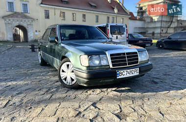 Седан Mercedes-Benz E-Class 1991 в Жовкве