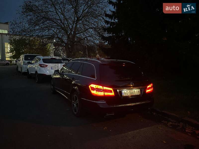 Універсал Mercedes-Benz E-Class 2011 в Ужгороді