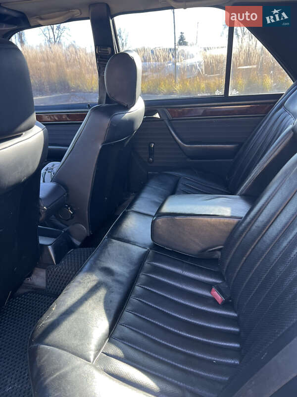 Седан Mercedes-Benz E-Class 1988 в Дмитровке