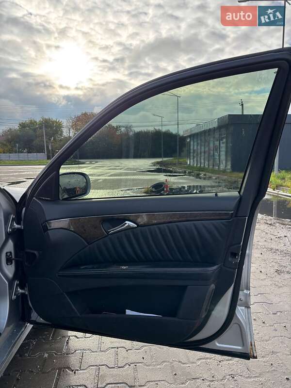 Седан Mercedes-Benz E-Class 2004 в Киеве