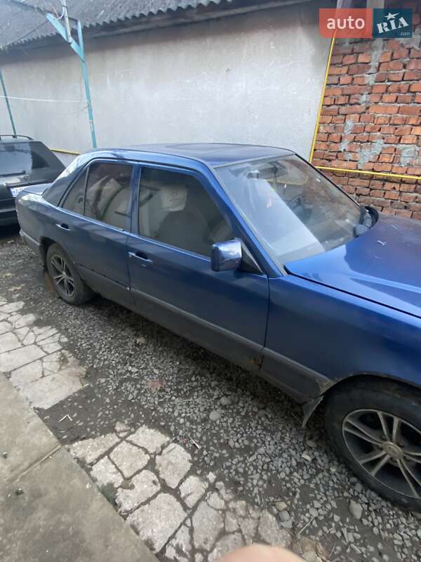 Седан Mercedes-Benz E-Class 1988 в Ужгороде