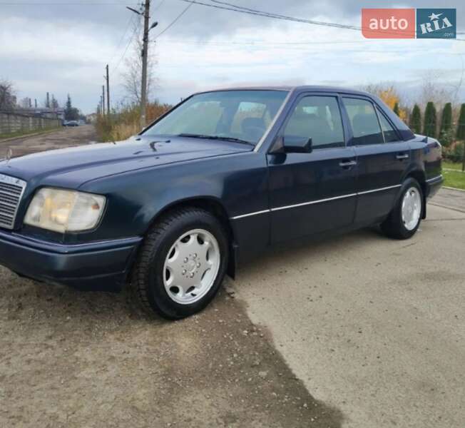 Седан Mercedes-Benz E-Class 1988 в Черняхові